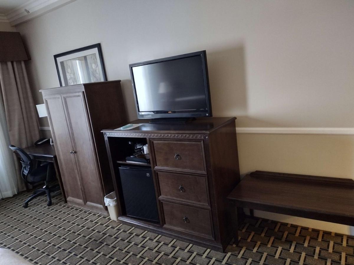 Best Western Plus San Pedro Hotel & Suites — Photos 3